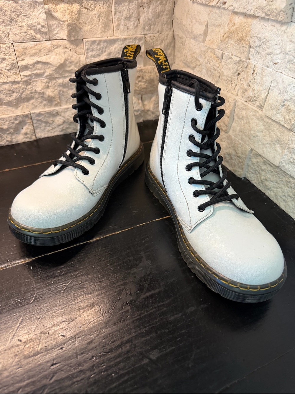 Doc Martens Unisex Zavala Boots White US 4M US5W Leather Ankle Combat AW004